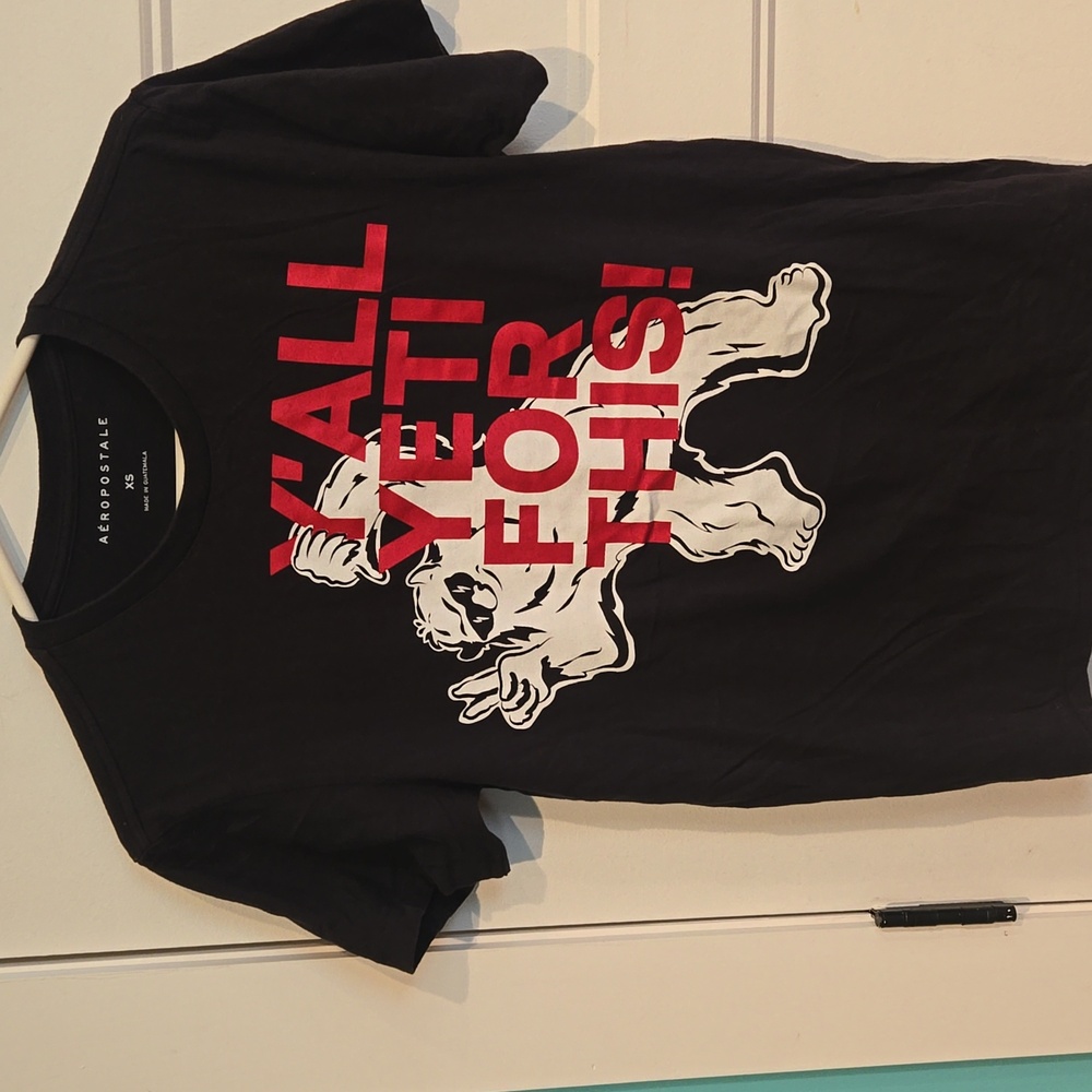 Aeropostale XS Yeti T shirt Y'all Yeti for this? Black White Red Tee